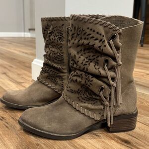 NAUGHTY MONKEY Boho Beige Suede Zip-up Boots with Fringe | Size 8